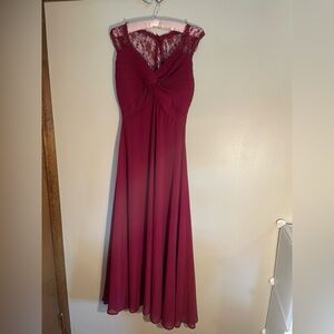 Elegant Burgundy Lace Evening Gown
